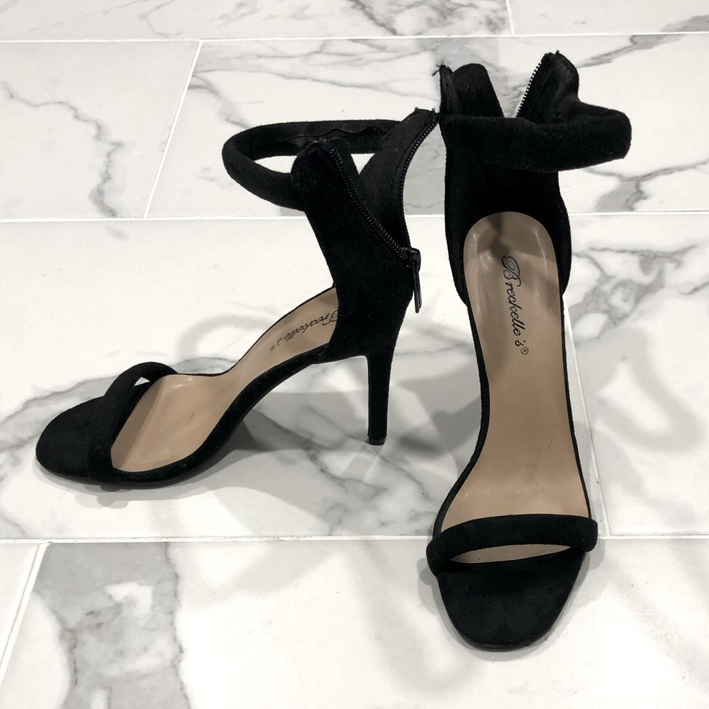 Breckelle’s Black Suede Sandal Heel US 7.5